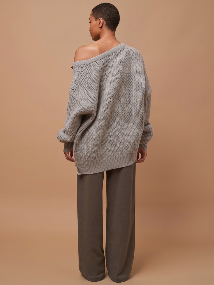 Halle Chunky Cardigan in Ash, back view showing the dropped shoulder seam.